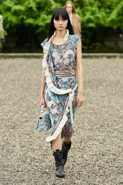 Look 25